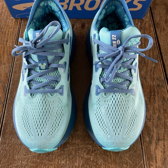 Brooks Women’s Glycerin Running Shoes - Disney’s Stitch - Picture 4 of 12